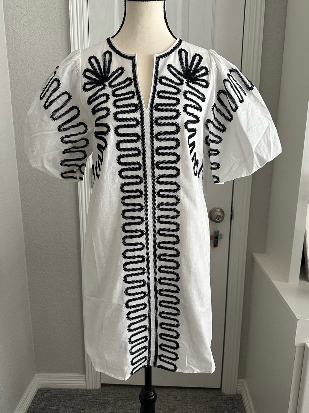NWT THML White Dress w/ Black Embroidery Size XS